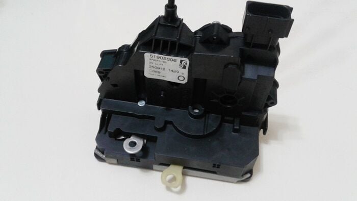 KAPI KİLİDİ ÖN SOL ELEKTRİKLİ GARNDE PUNTO