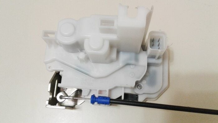 KAPI KİLİDİ ELEKTRİKLİ ÖN SOL DOBLO 2009 VE SONRASI