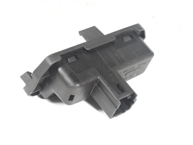 BAGAJ BUTONU ARKA MEGANE II