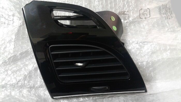 HAVALANDIRMA IZGARA DİFÜZÖR SOL FLUENCE MEGANE III (PARLAK SİYAH)