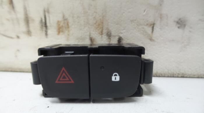 PANİK AYDINLATMA ANAHTARI RENAULT TRAFİC III DUSTER